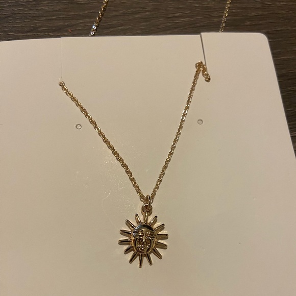 2 gold necklaces and 4 gold bracelets. - Picture 4 of 4